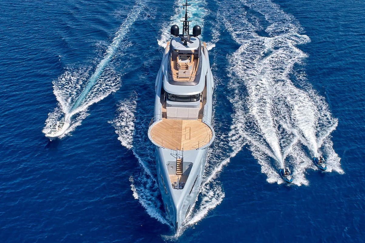 Why a Private Yacht Charter in Miami Is the New Definition of Luxury Travel hero image
